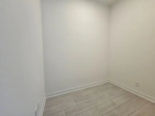 39 Mary ST #2104, Barrie, ON L4N 1S9