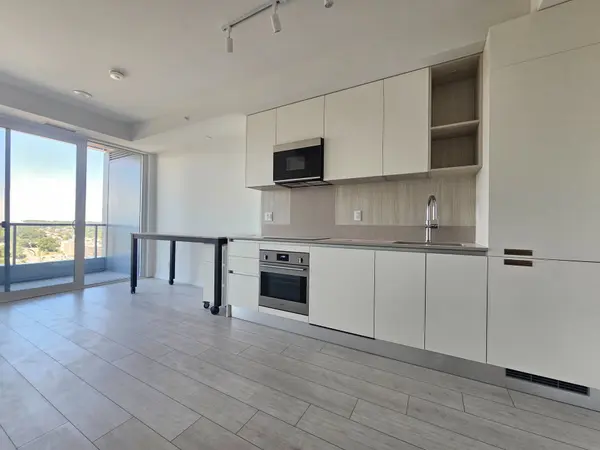 39 Mary ST #2104, Barrie, ON L4N 1S9