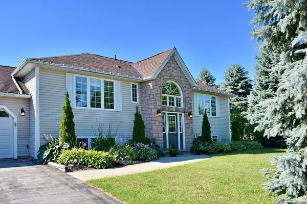 44 DONALD AVE, Clearview, ON L0M 1P0