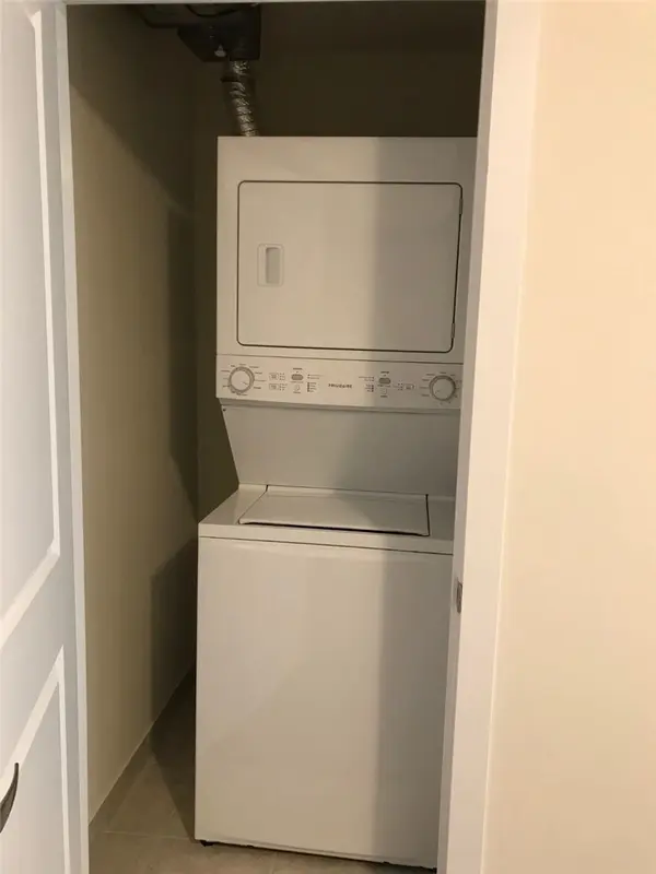 2355 Sheppard AVE W #204, Toronto W05, ON M9M 0E7