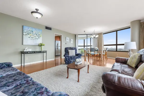 1300 Bloor ST #2010, Mississauga, ON L4Y 3Z2