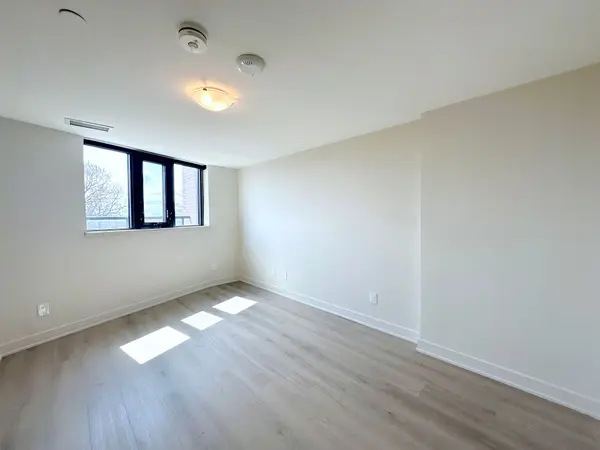 3385 Dundas ST W #623, Toronto W02, ON M6S 2S2