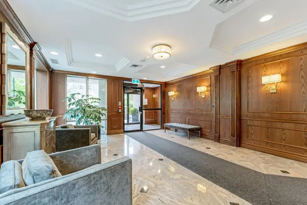 17 Michael Power PL #311, Toronto W08, ON M9A 5G5