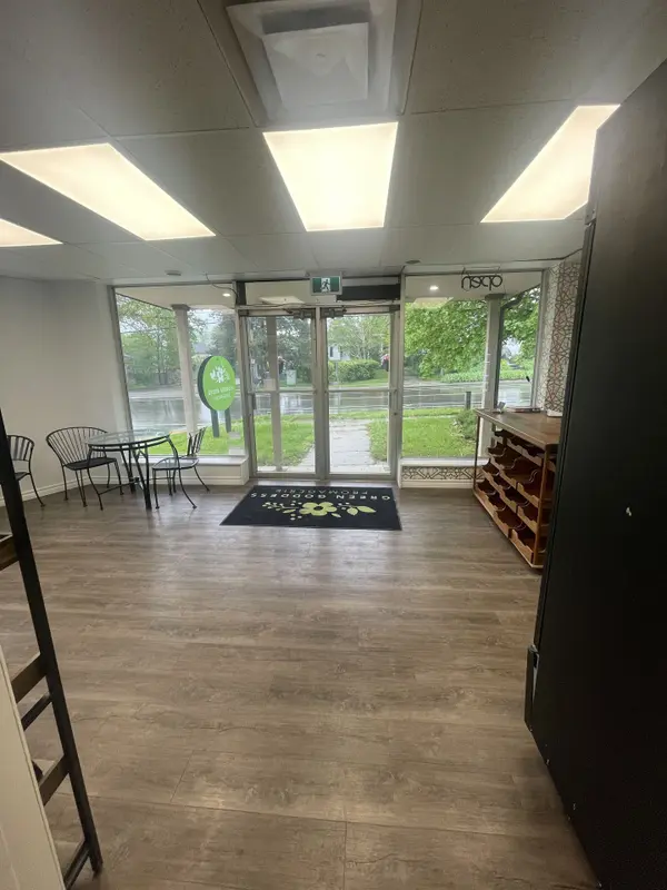 563 Woolwich ST, Guelph, ON N1H 3Y4