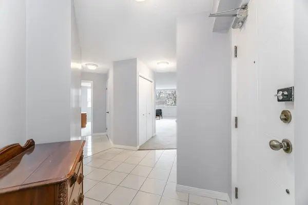 166 Mountain Park AVE #201, Hamilton, ON L8V 1A1