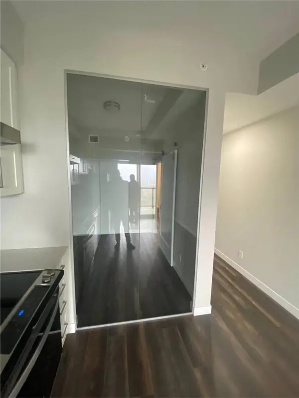 15 Queen ST S #1706, Hamilton, ON L8P 0C6