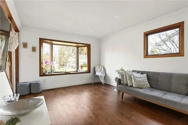 9 Morton AVE, Hamilton, ON L9H 2P4