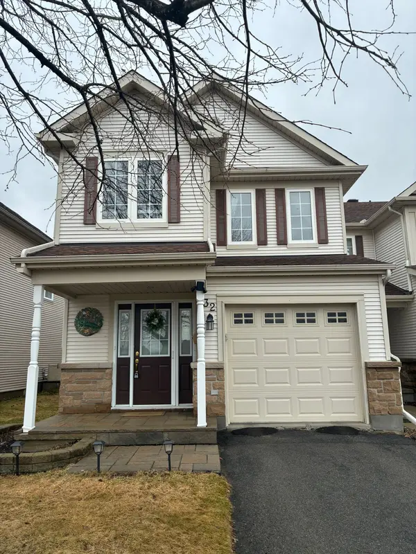 32 RIVERSTONE DR N, Barrhaven, ON K2J 4X7