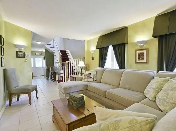 32 RIVERSTONE DR N, Barrhaven, ON K2J 4X7