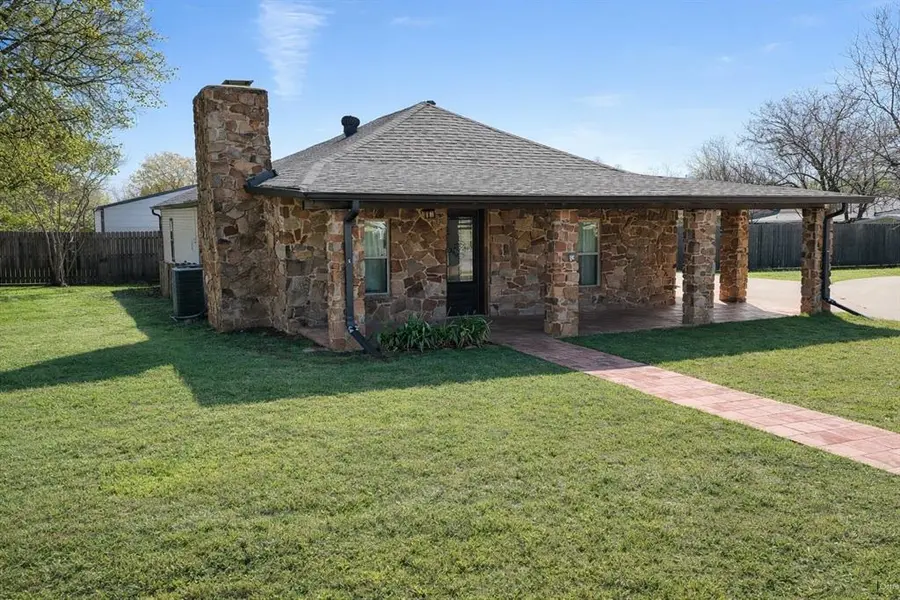 405 S Hannaford Street, Granbury, TX 76048