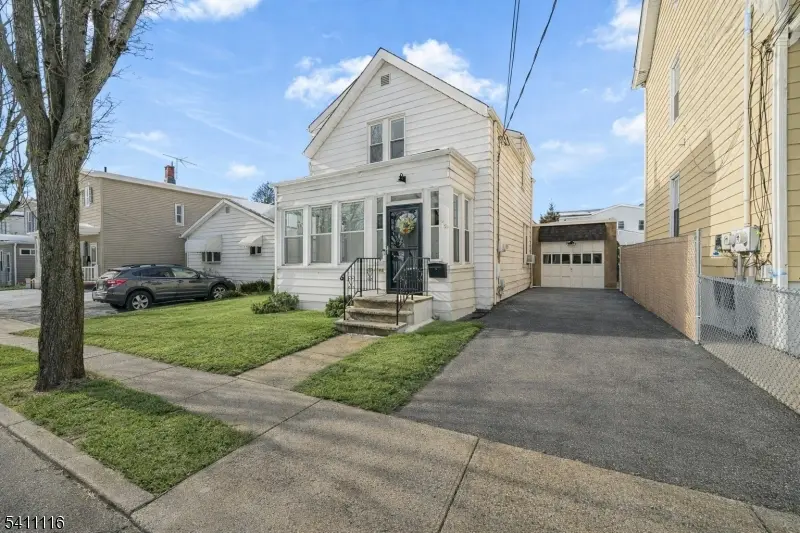 416 2Nd St, Carlstadt Boro, NJ 07072