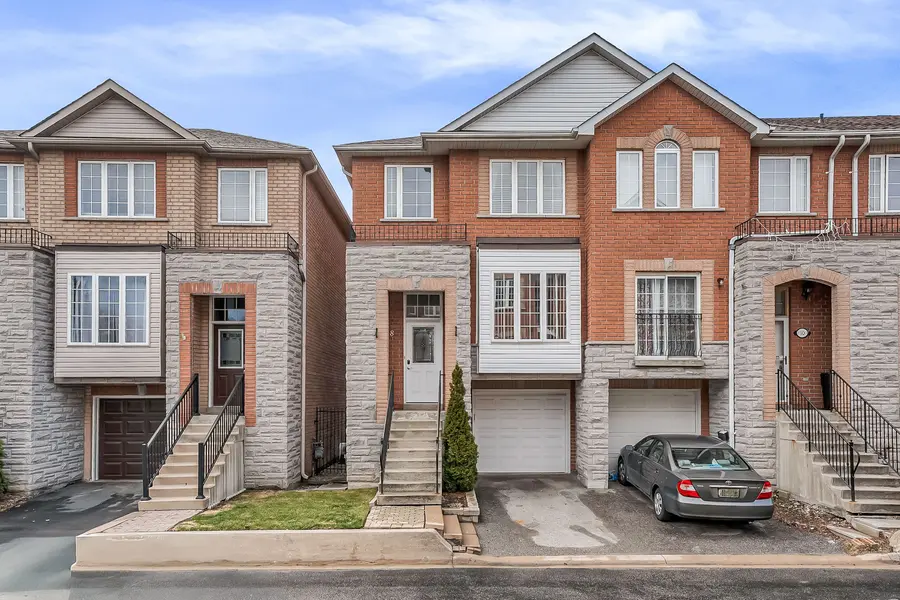 8 Tollgate Mews, Toronto E08, ON M1M 3X5