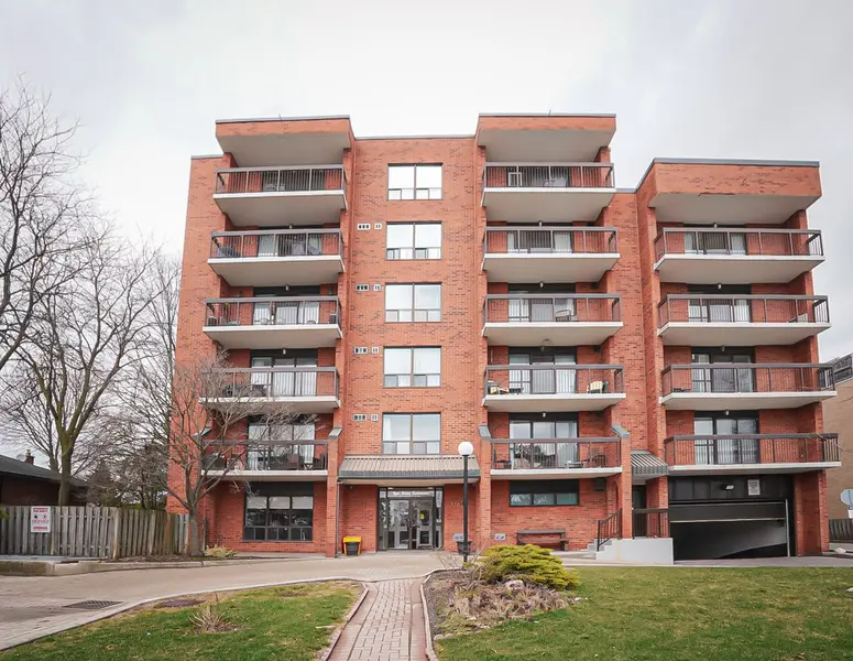 3734 St Clair AVE E #203, Toronto E08, ON M1M 1T7