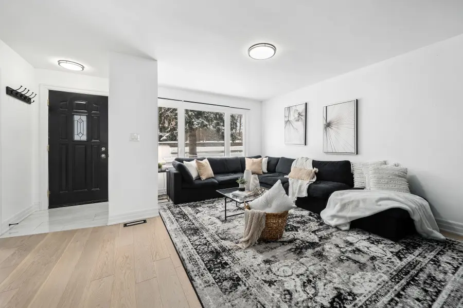 267 Liberty ST N, Clarington, ON L1C 3Y6