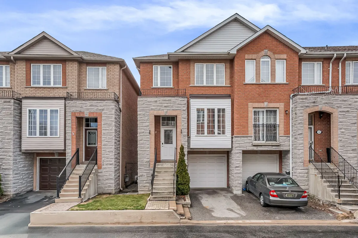 8 Tollgate Mews, Toronto E08, ON M1M 3X5