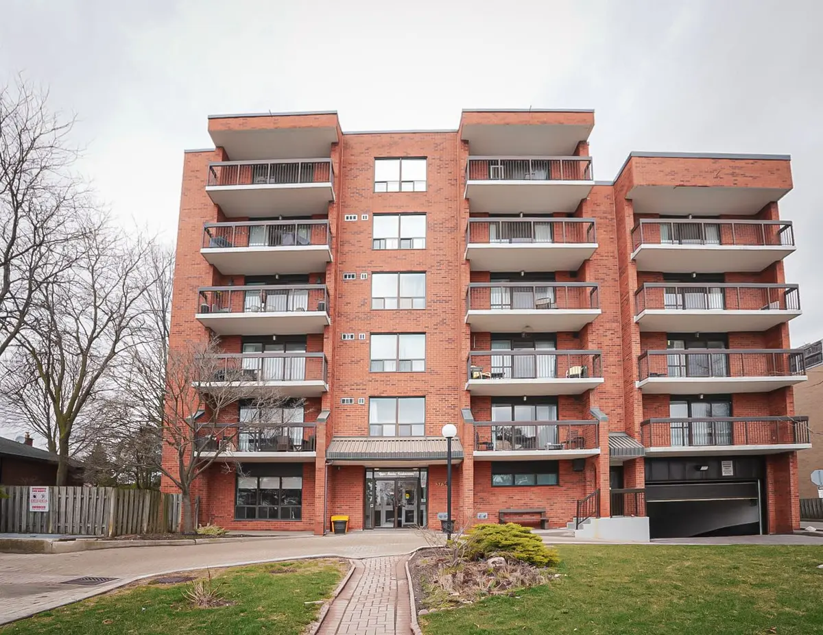 3734 St Clair AVE E #203, Toronto E08, ON M1M 1T7