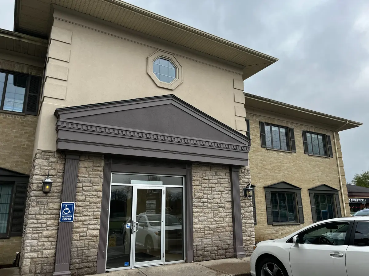 390 Commissioners RD #203, London South, ON N6J 1Y3