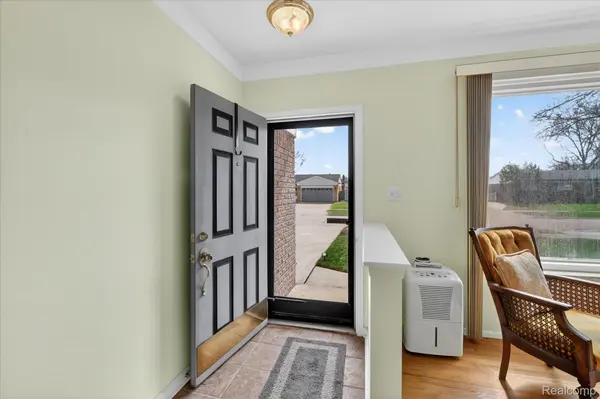 25046 Chestnut ST, Taylor, MI 48180