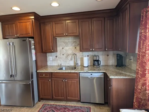 150 Victoria Dr, Clark Twp., NJ 07066