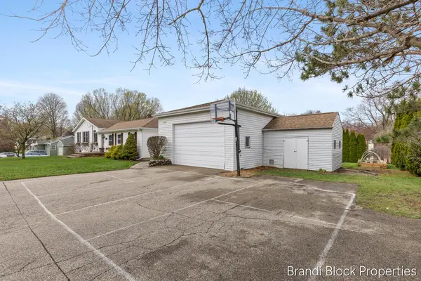 4275 Lester DR NE, Plainfield Twp, MI 49525