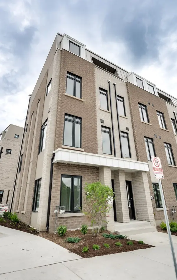 15 Case Ootes DR, Toronto C13, ON M4A 1C5