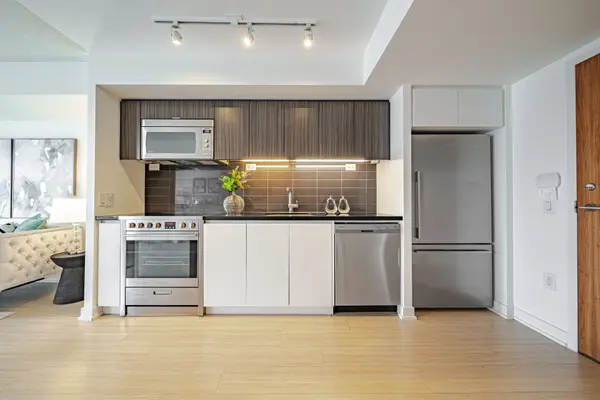 75 Queens Wharf RD #1211, Toronto C01, ON M5V 0J8