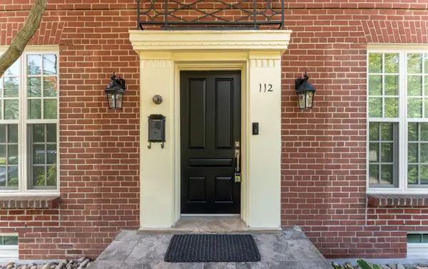 112 Mason BLVD, Toronto C04, ON M5M 3E3