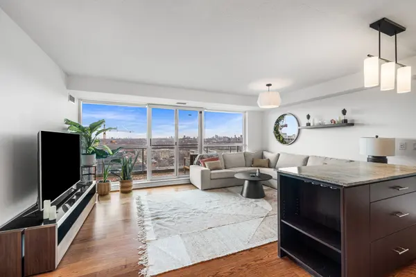 80 Western Battery RD #2105, Toronto C01, ON M6K 3S1