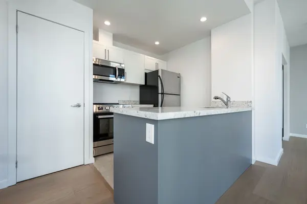 208 Queens Quay W #3512, Toronto C01, ON M5J 2Y5