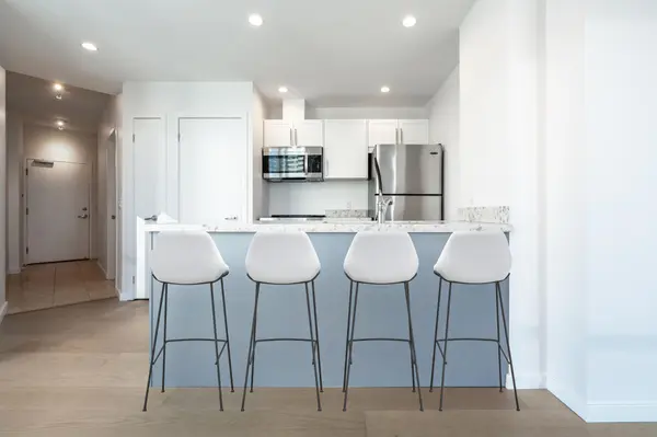 208 Queens Quay W #3512, Toronto C01, ON M5J 2Y5