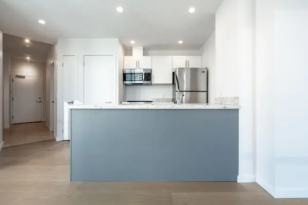 208 Queens Quay W #3512, Toronto C01, ON M5J 2Y5