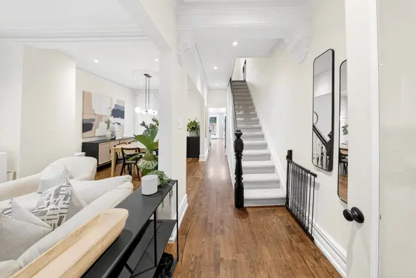 198 Macpherson AVE, Toronto C02, ON M5R 1W8