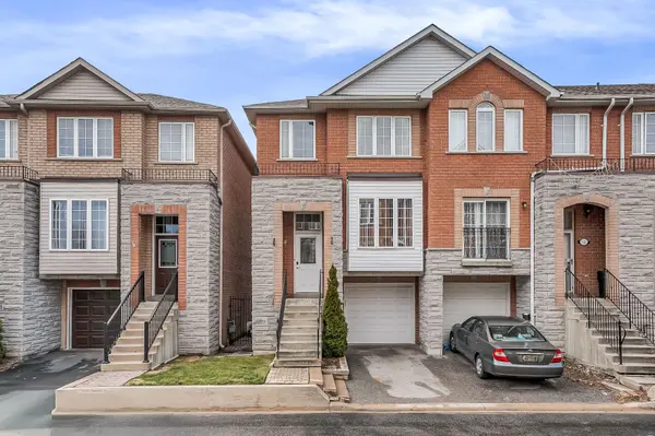8 Tollgate Mews,  Toronto E08,  ON M1M 3X5