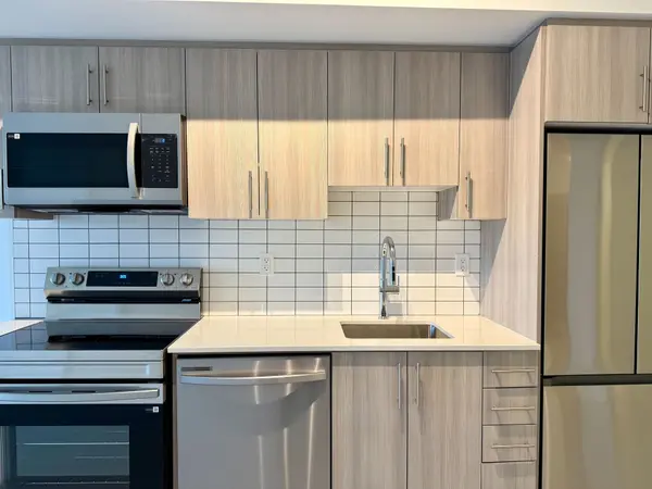 1010 Sandy Beach RD #409, Pickering, ON L1W 3V9