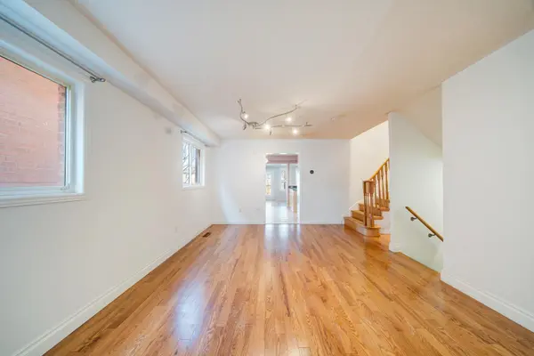 60 Harmony RD, Vaughan, ON L4K 5G4