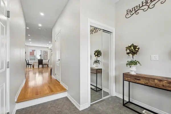 105 Alvin Pegg DR, East Gwillimbury, ON L9N 0R7