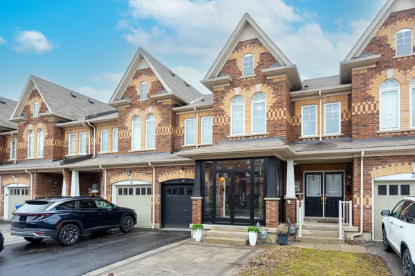26 Trumpet ST, Whitchurch-stouffville, ON L4A 0N8