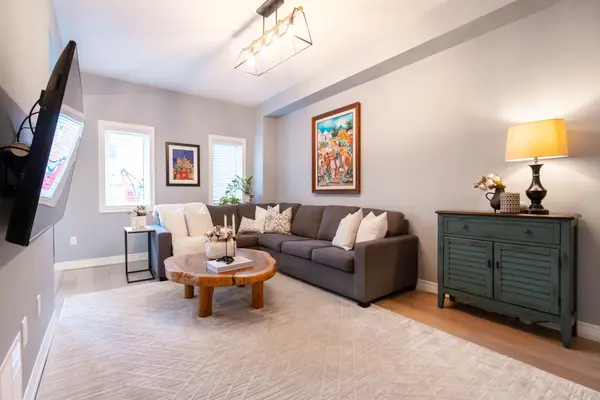 26 Trumpet ST, Whitchurch-stouffville, ON L4A 0N8