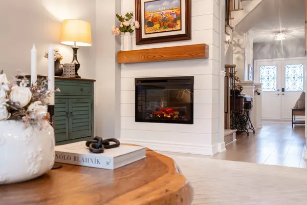 26 Trumpet ST, Whitchurch-stouffville, ON L4A 0N8