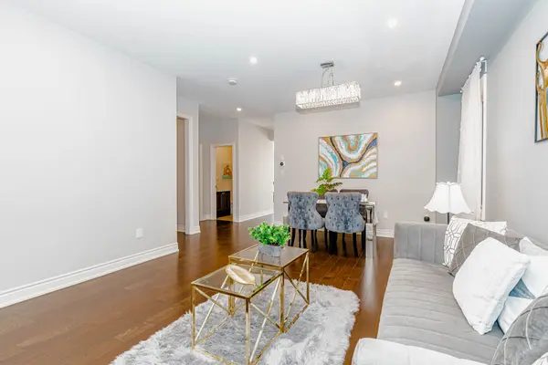 45 Carondale SQ, East Gwillimbury, ON L9N 0X6