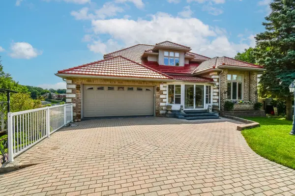 11 Thackeray CRES, Barrie, ON L4N 6J6