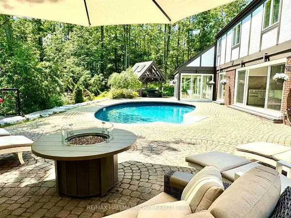 11 Park TRL, Springwater, ON L9X 0L3