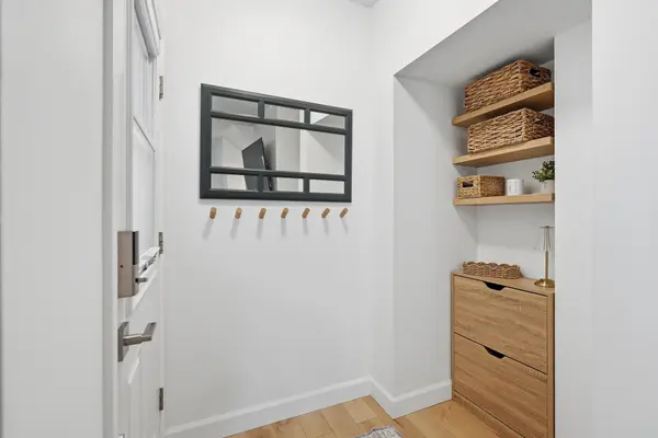 387 Ferndale DR S, Barrie, ON L4N 0M1