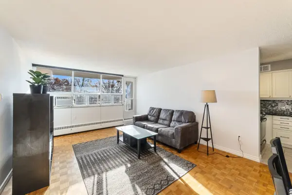 212 Kerr ST #503, Oakville, ON L6K 3B1