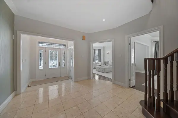 1939 Calgary CT, Mississauga, ON L5H 4J1