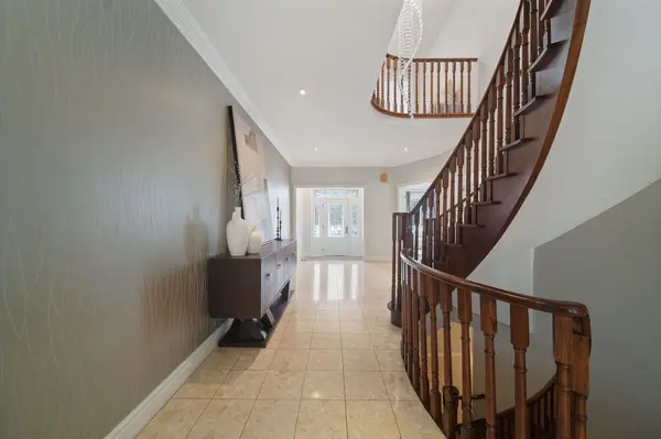 1939 Calgary CT, Mississauga, ON L5H 4J1