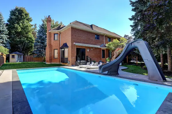 1939 Calgary CT, Mississauga, ON L5H 4J1