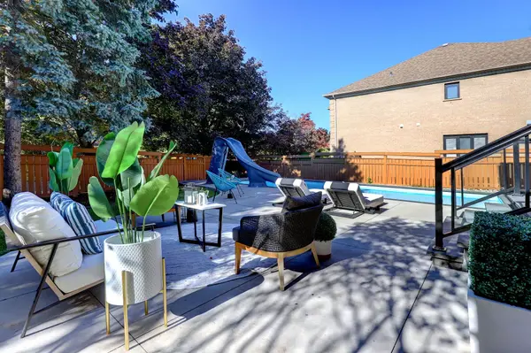 1939 Calgary CT, Mississauga, ON L5H 4J1