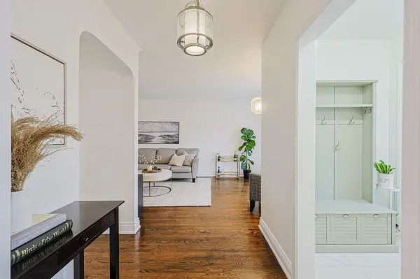 19 Sealcove DR, Toronto W08, ON M9C 2C3