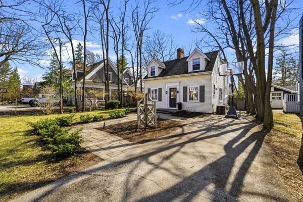 348 Douglas AVE, Oakville, ON L6J 3S6